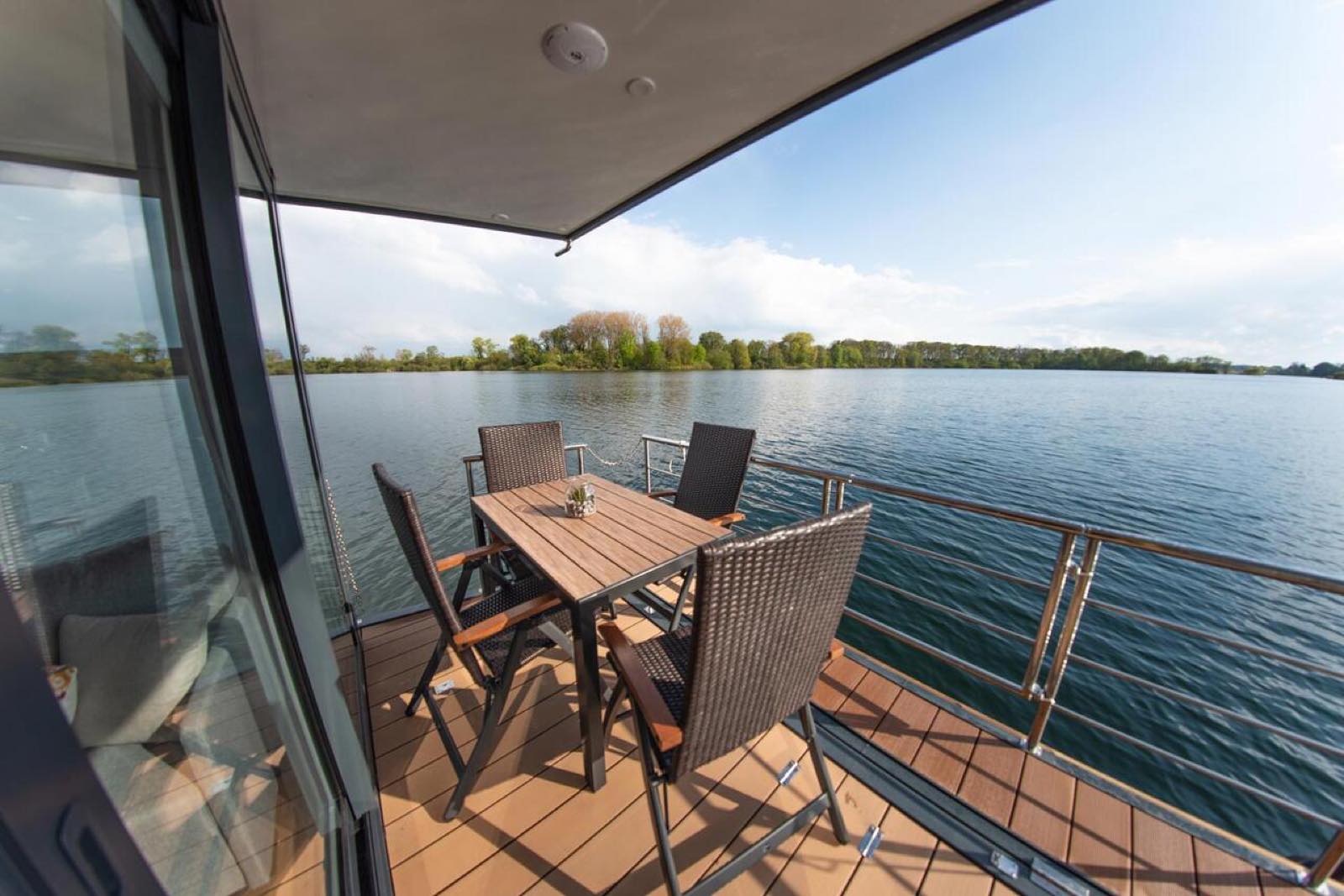 Hausboot Ananda – an Bord