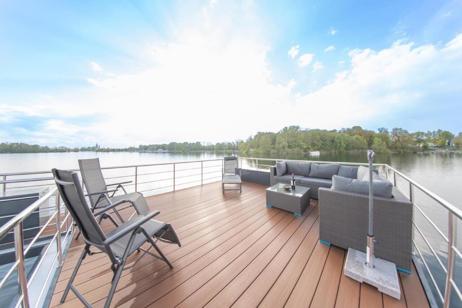 Hausboot Ananda – an Bord