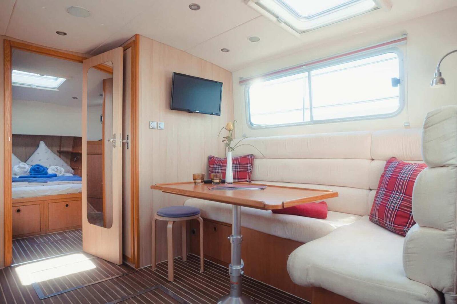 Hausboot Charisma – an Bord