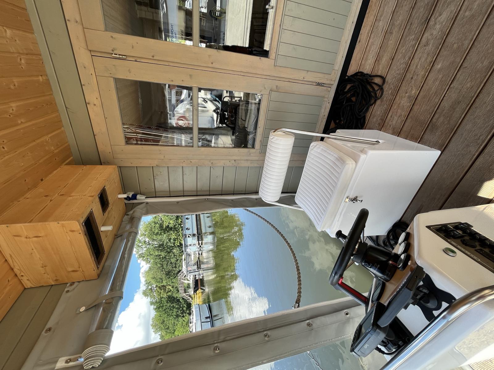 Hausboot CW 1 – an Bord