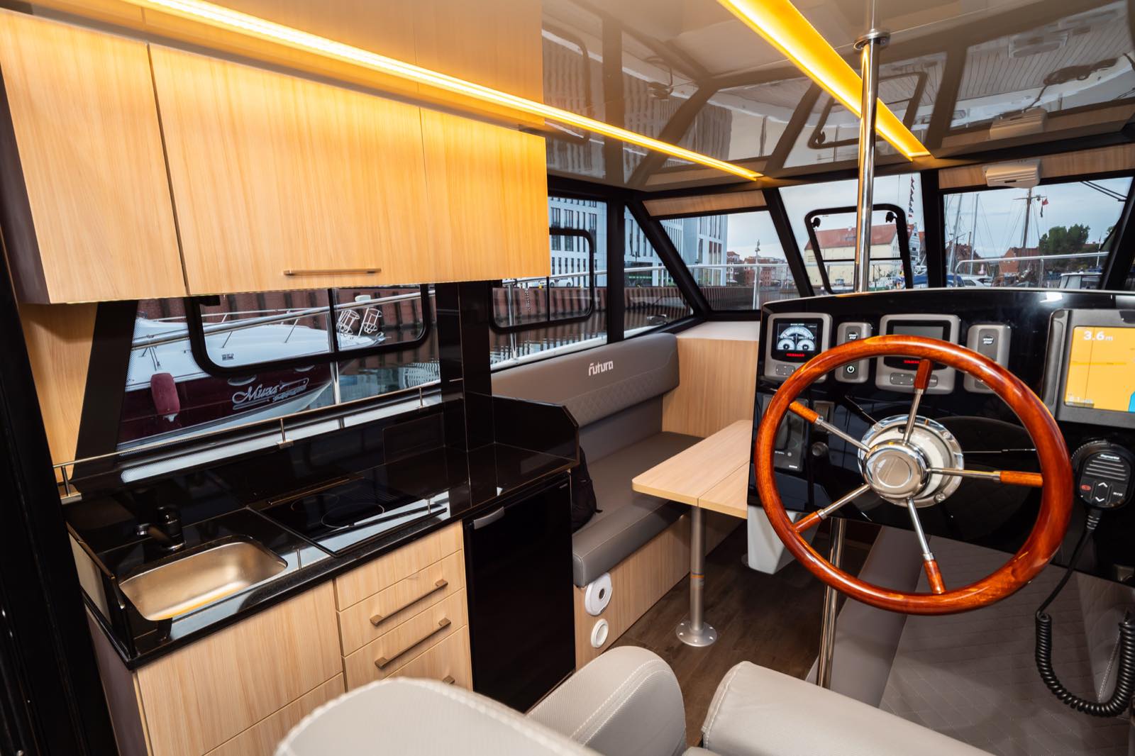 Hausboot dicker Max 2 – an Bord