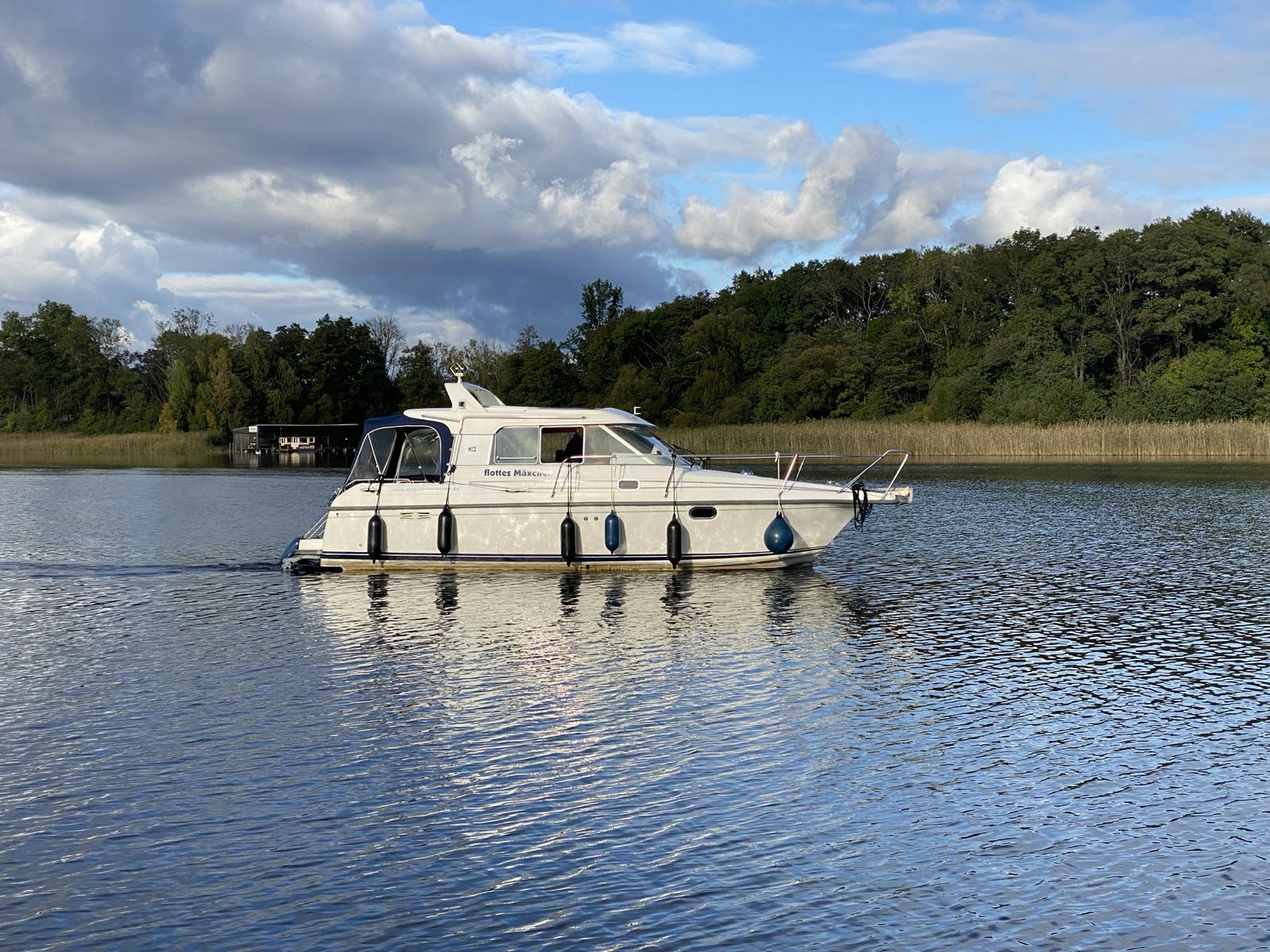 Hausboot flottes Mäxchen – an Bord