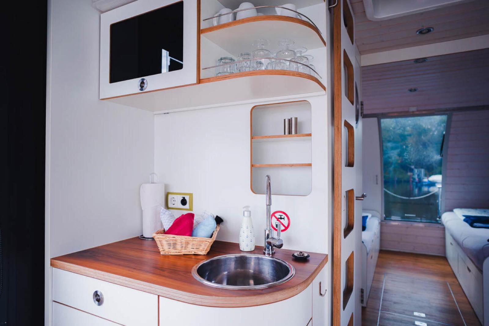 Hausboot Ruhepol 3 – an Bord