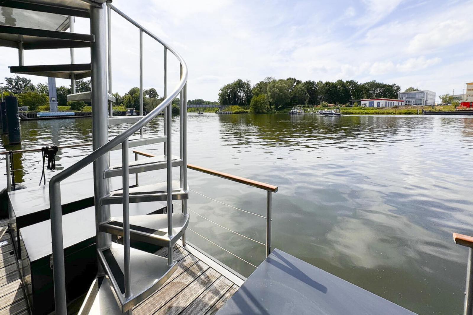 Hausboot spreeperle – an Bord