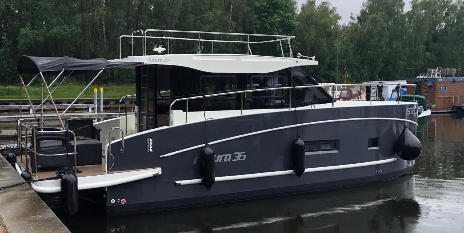 Hausboot Stella – an Bord