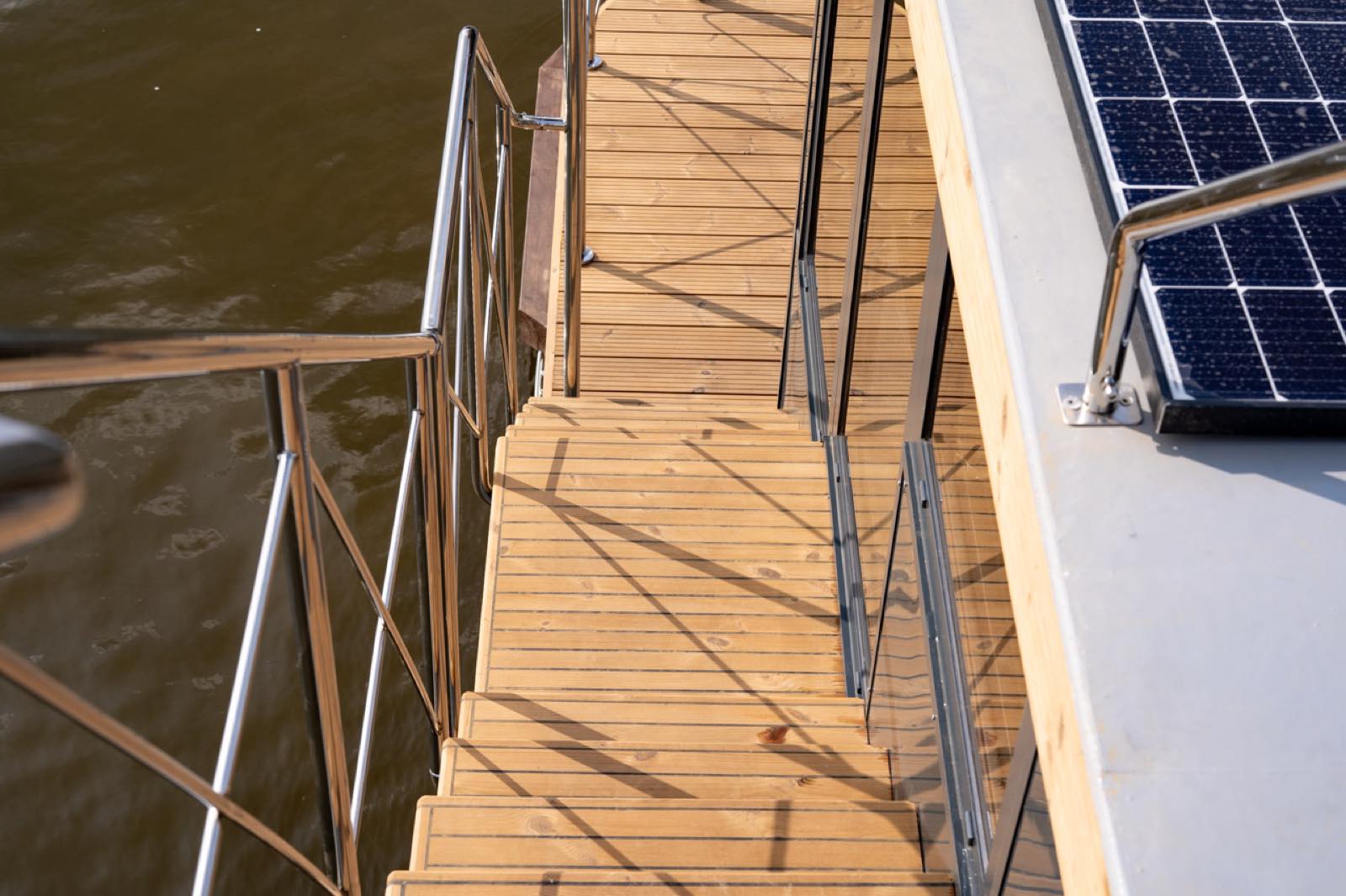 Hausboot Toni – an Bord