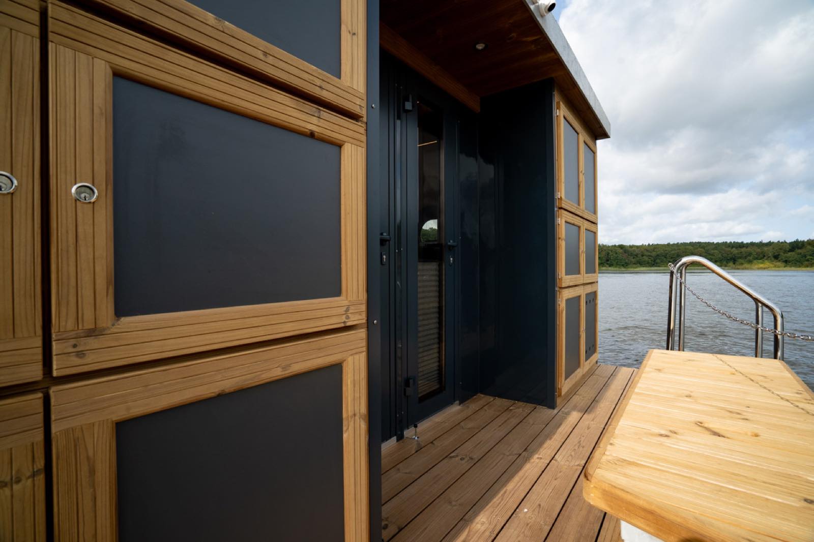 Hausboot Toni – an Bord