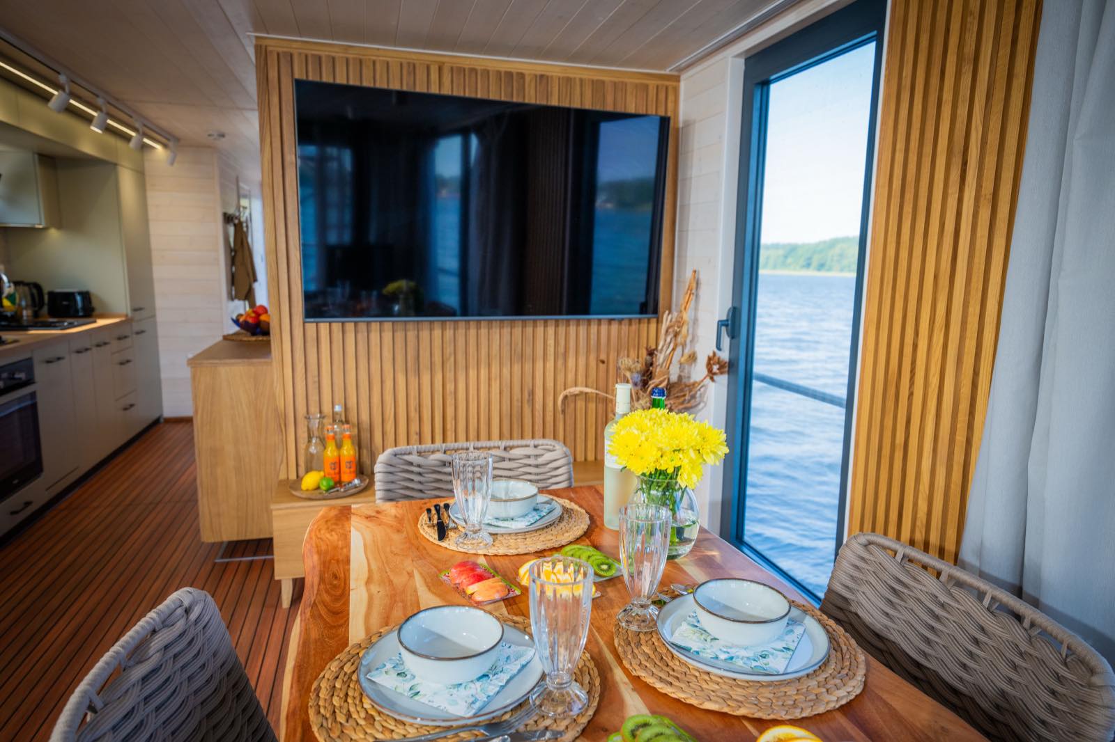 Hausboot Aquila – an Bord