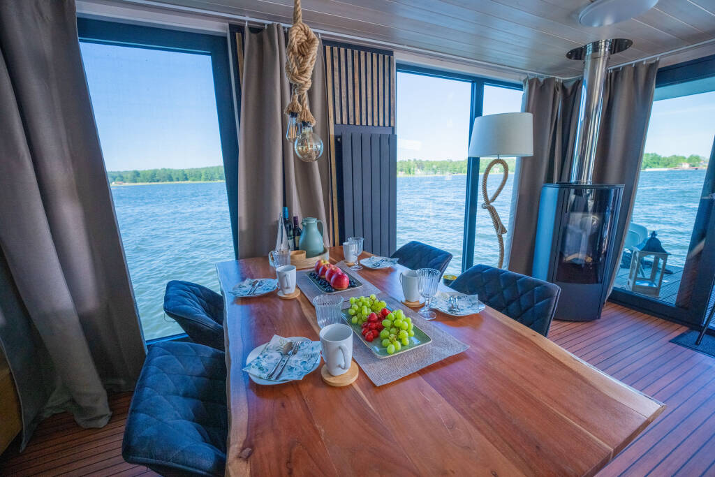 Hausboot Ariella – an Bord