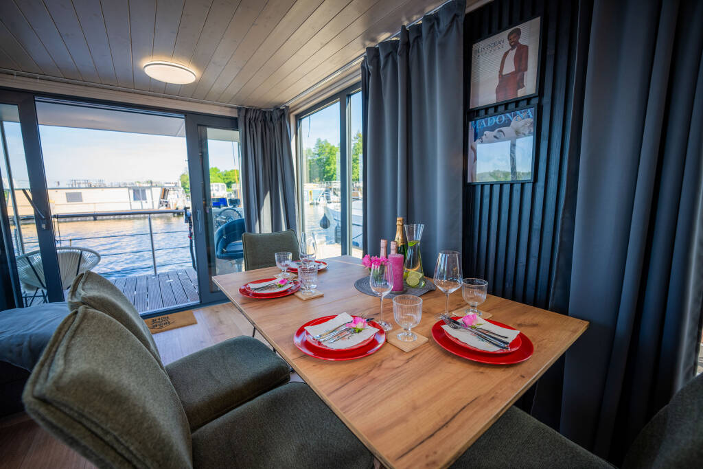 Hausboot Brino – an Bord