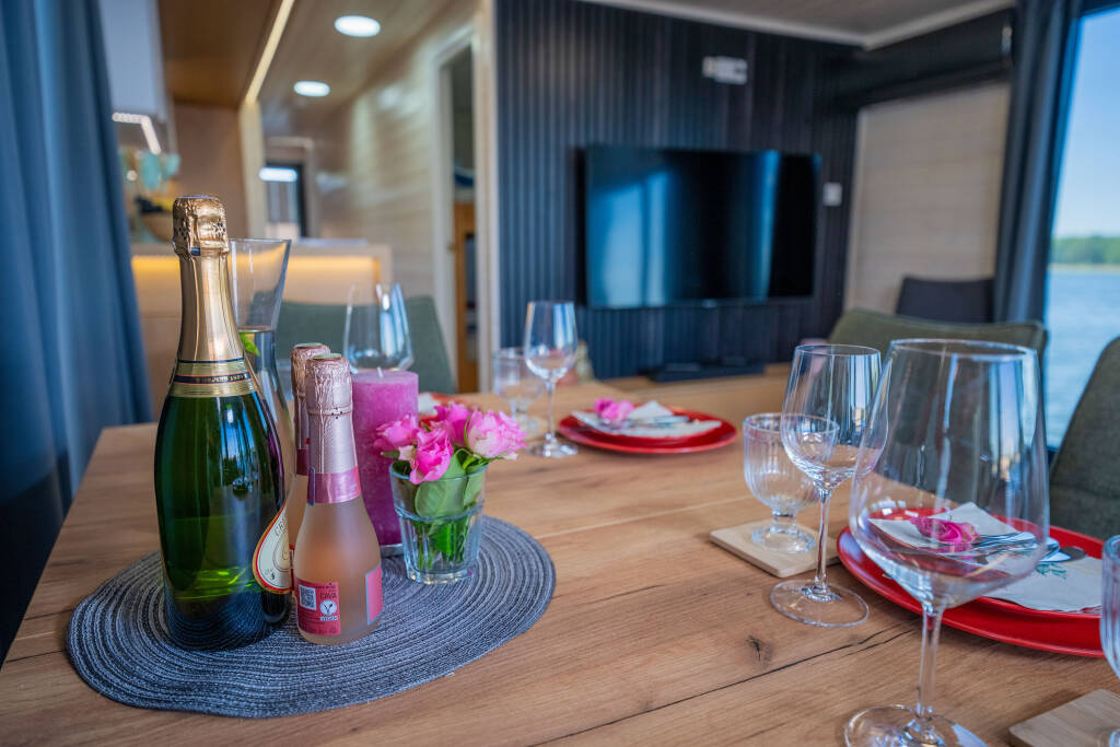 Hausboot Brino – an Bord