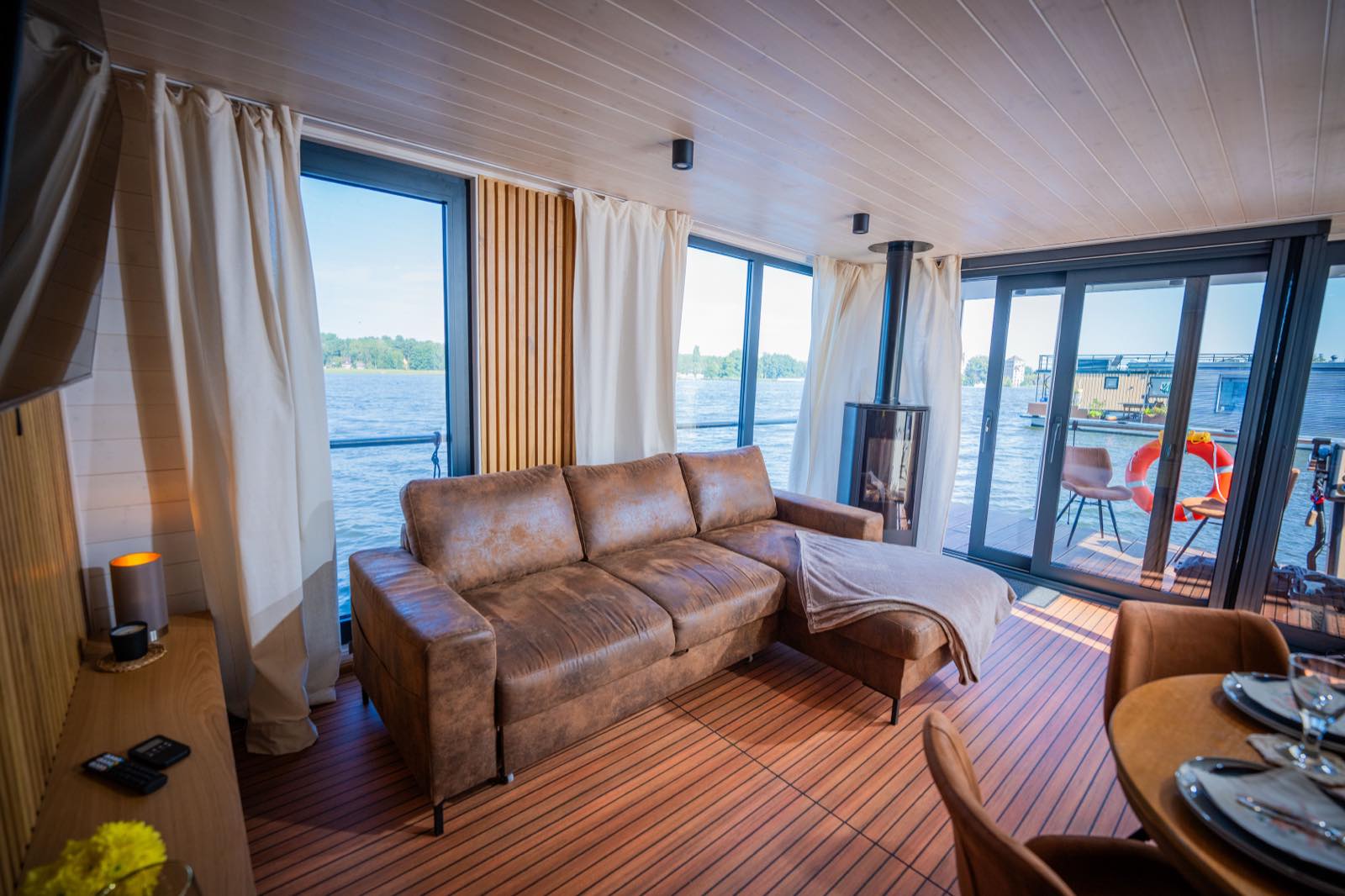 Hausboot Frigga – an Bord