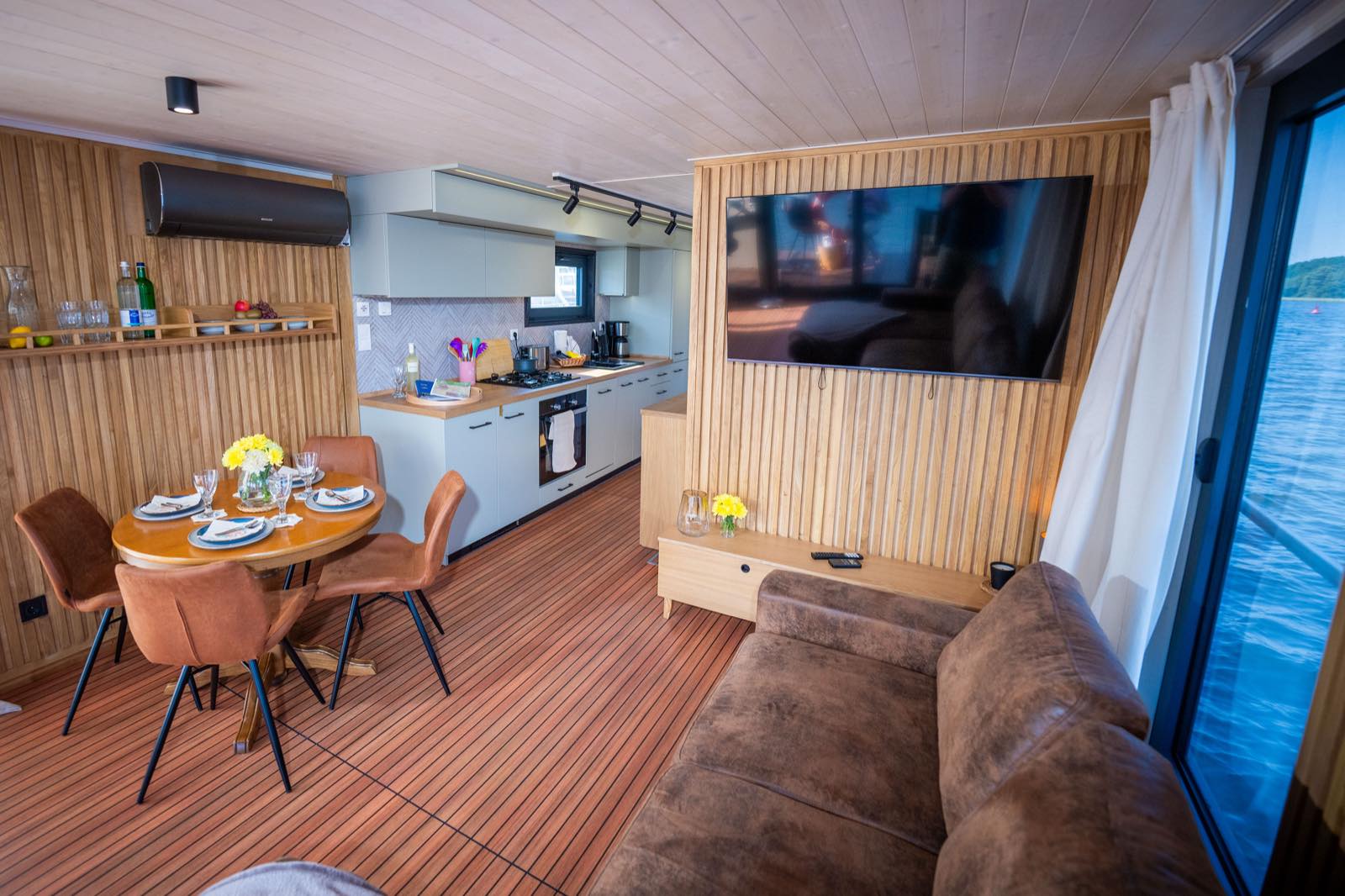 Hausboot Frigga – an Bord