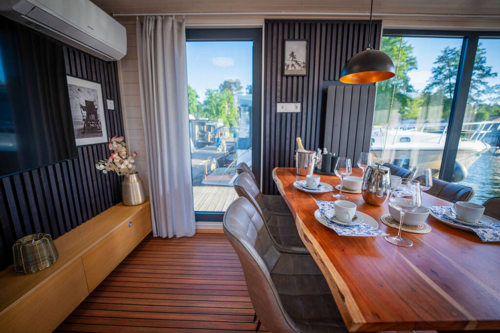 Hausboot Miami – an Bord