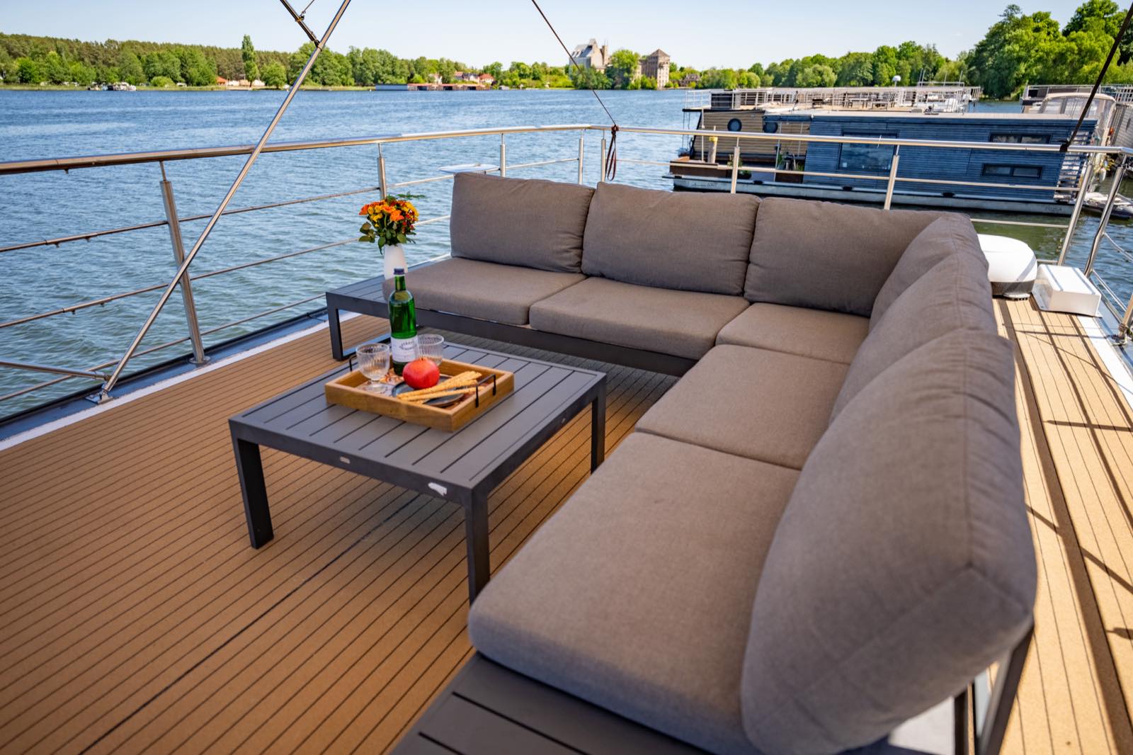 Hausboot RedWine – an Bord