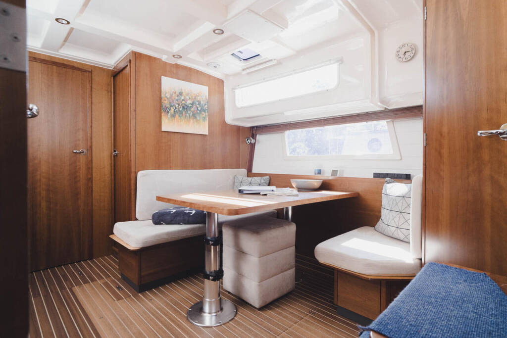 Delphia Escape 1080 S Mary-Ann