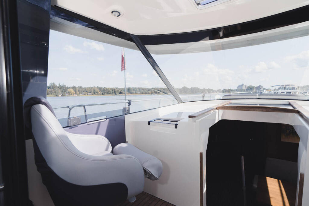 Delphia Escape 1080 S Mary-Ann