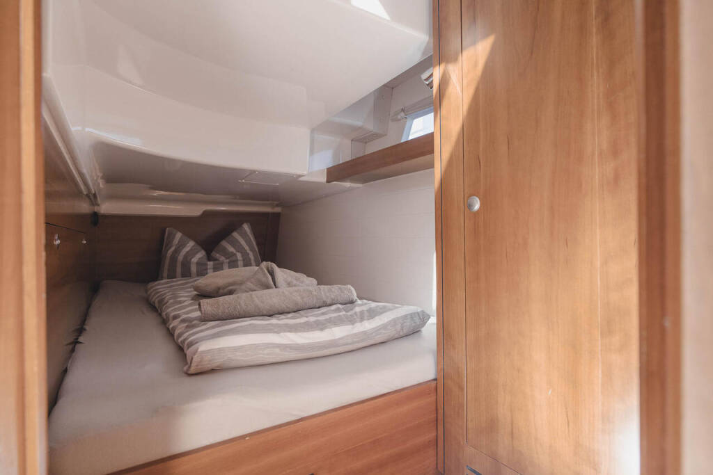 Delphia Escape 1080 S Mary-Ann