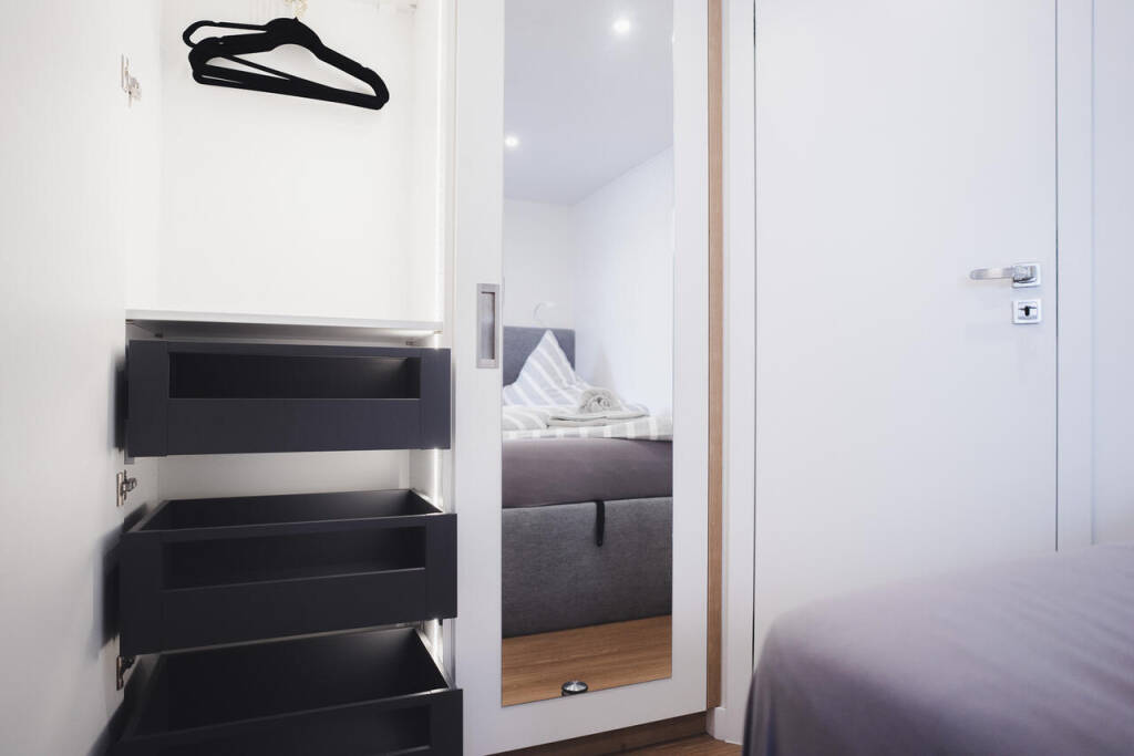 Independent 12 Ananda