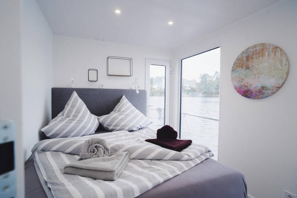 Independent 12 Ananda