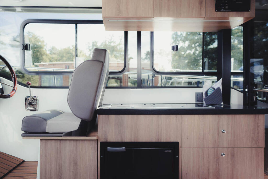 Nikhen Aquasun 34 Sedan B&B MaLa