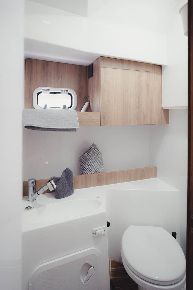 Nikhen Aquasun 34 Sedan B&B MaLa